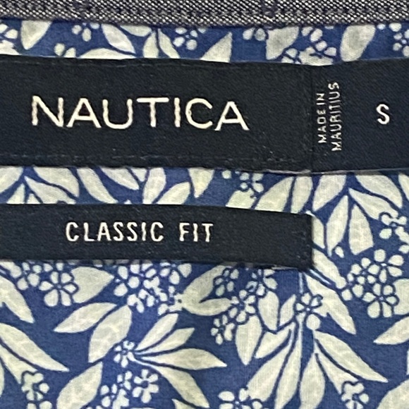 Men’s button down print shirt, small - Picture 2 of 9